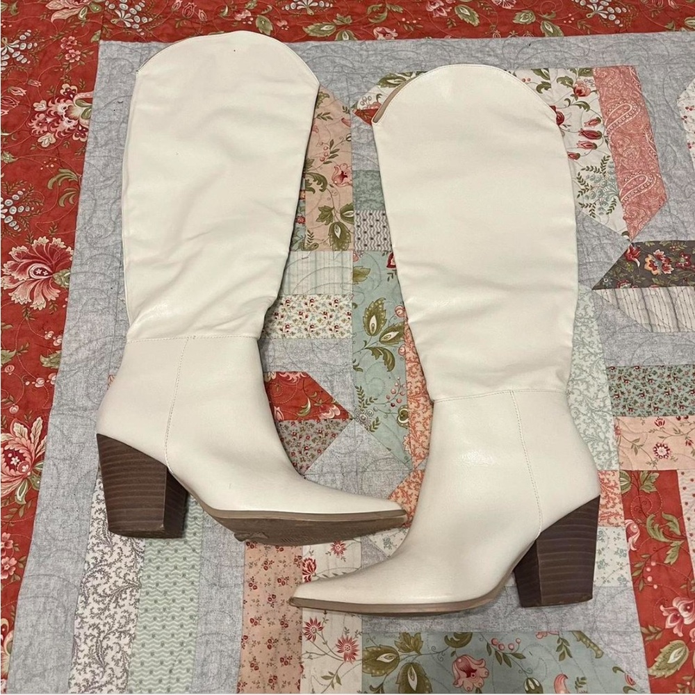 Oasis Society White Knee High Cowboy Boots - size 10